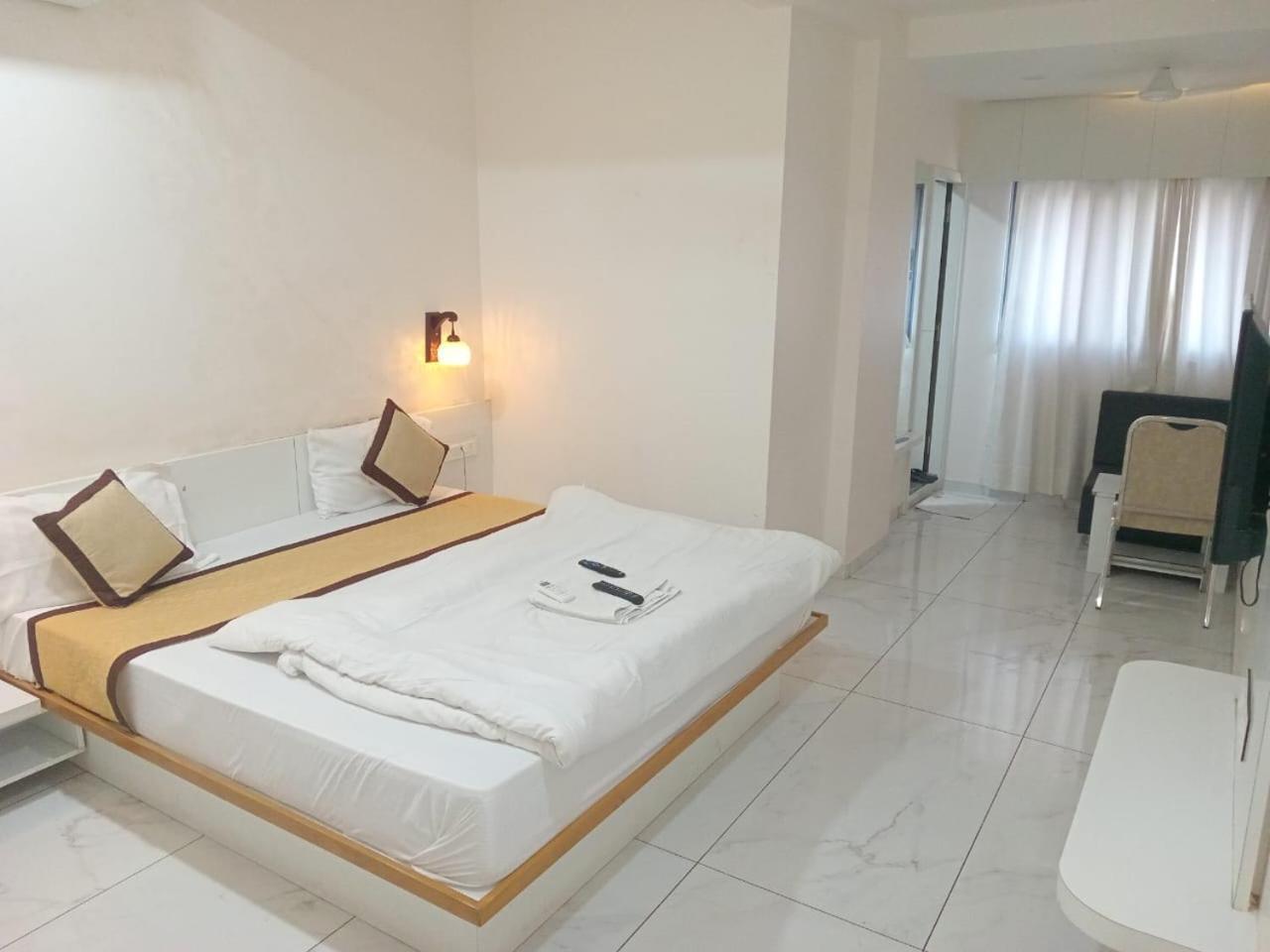 Hotel Crossview Palanpur Exterior foto